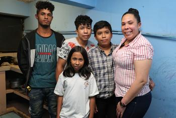 Maryuris Rojas y su familia llegaron a Ecuador hace dos años, pero aún luchan por estabilizarse debido al alto costo de vida, la dificultad para encontrar empleo y la discriminación