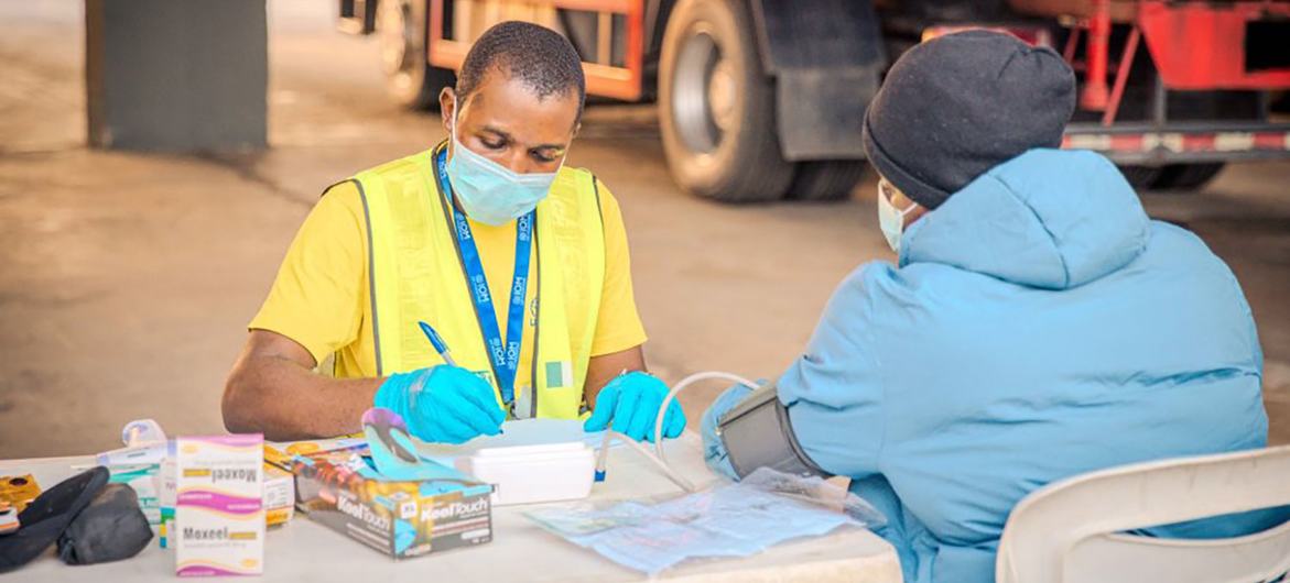 Desde la salud fronteriza hasta las políticas, la División de Salud Migratoria de la OIM colabora con gobiernos y socios de todo el mundo para crear sistemas resilientes, proteger a los viajeros y reforzar la preparación.