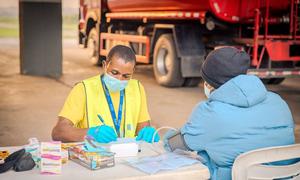 Desde la salud fronteriza hasta las políticas, la División de Salud Migratoria de la OIM colabora con gobiernos y socios de todo el mundo para crear sistemas resilientes, proteger a los viajeros y reforzar la preparación.