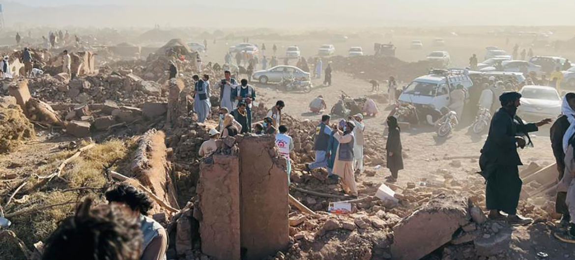 अफ़ग़ानिस्तान में, शनिवार, 7 अक्टूबर 2023 को आए विनाशकारी भूकम्प के बाद, सहायता व बचाव प्रयास.