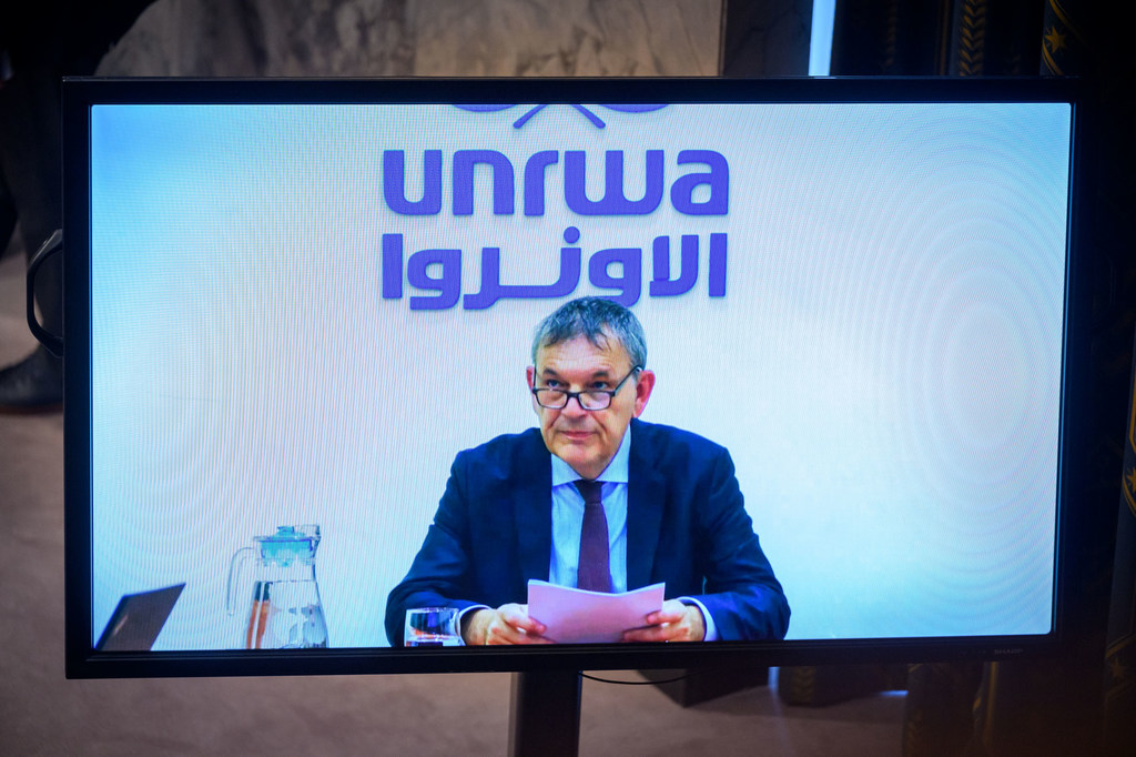 فيليب لازاريني المفوض العام لوكالة الأمم المتحدة لإغاثة وتشغيل لاجئي فلسطين (الأونروا)، يتحدث أمام مجلس الأمن الدولي عبر دائرة اتصال بالفيديو.