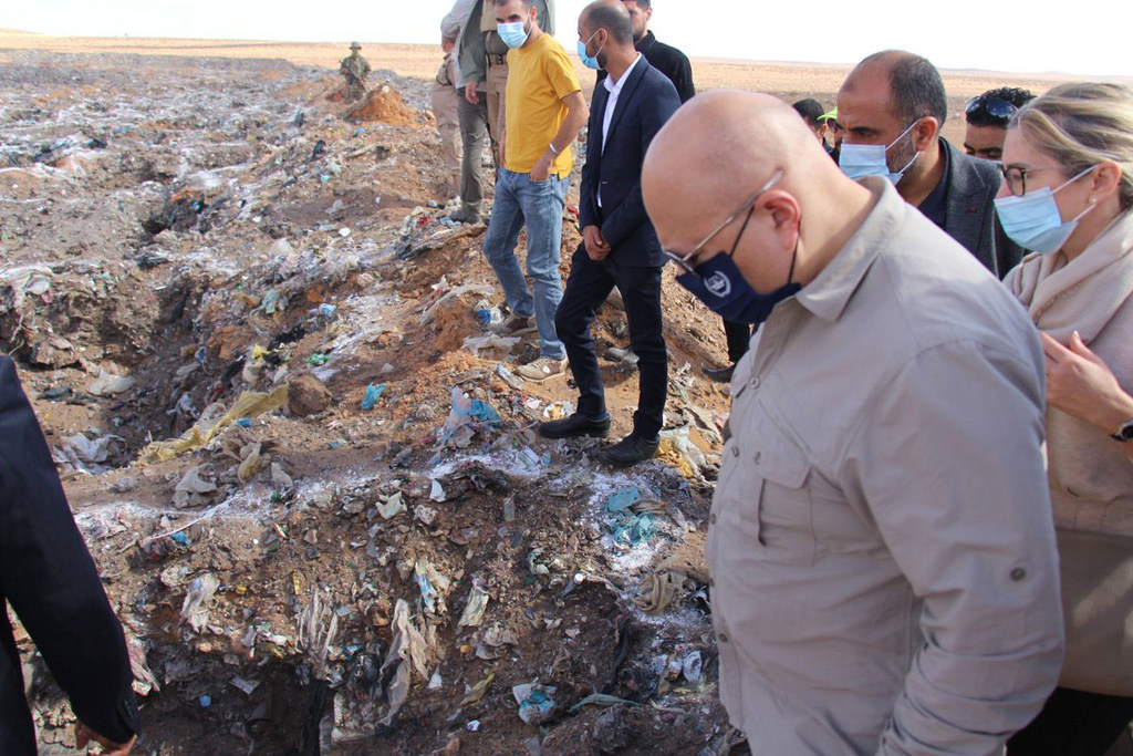 ICC savcısı Karim Khan, Libya'nın Tarhunah kentinde 250'den fazla toplu mezarın tespit edildiği çöp sahasını ziyaret etti.