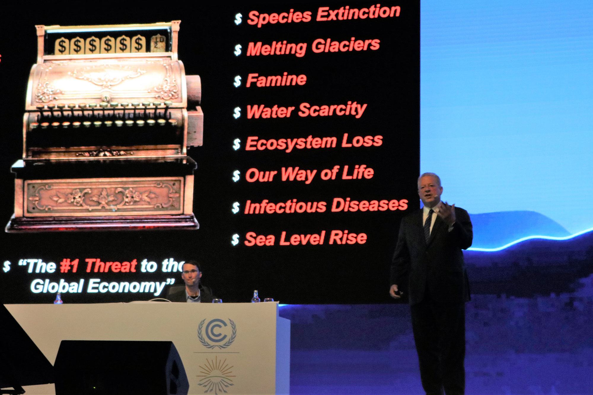 戈尔在第27届气候大会上发布气候追踪清单。