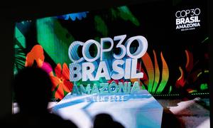 La sala plenaria principal del Hangar - Centro de Convenciones y Comercio de la Amazonía, durante la ceremonia de apertura de la COP30 en Belém, Brasil.