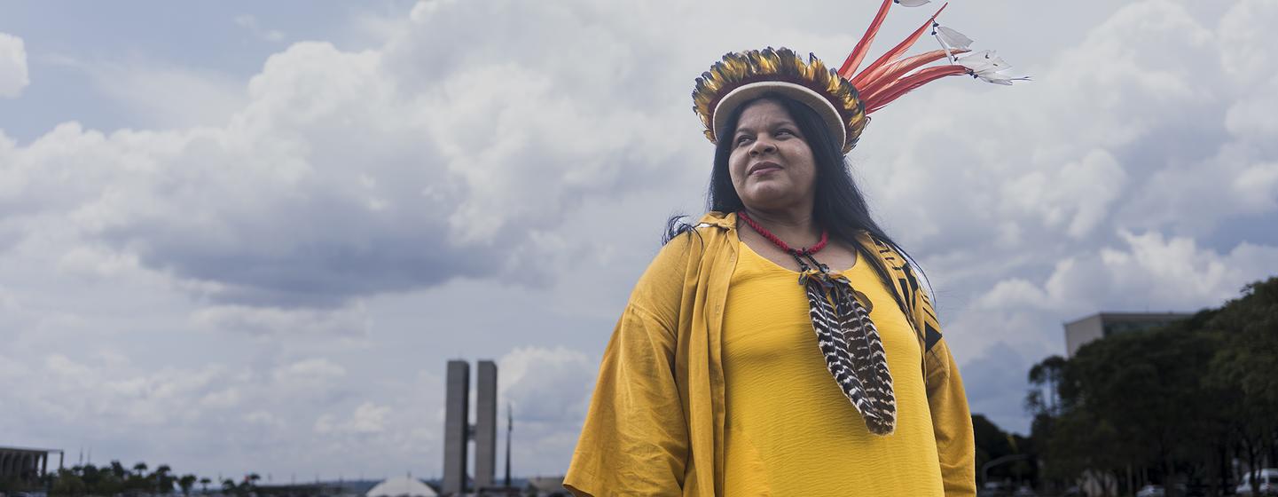 Championne de la Terre, la ministre Sonia Guajajara, à Brasilia, au Brésil.