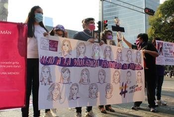 No México, as mulheres exigem o fim da violência contra as mulheres.