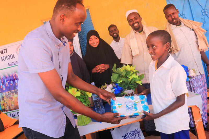 أحمد عبد الله أحمد شاب صومالي يوفر فرصا تعليمية للمجتمعات المحلية المحرومة