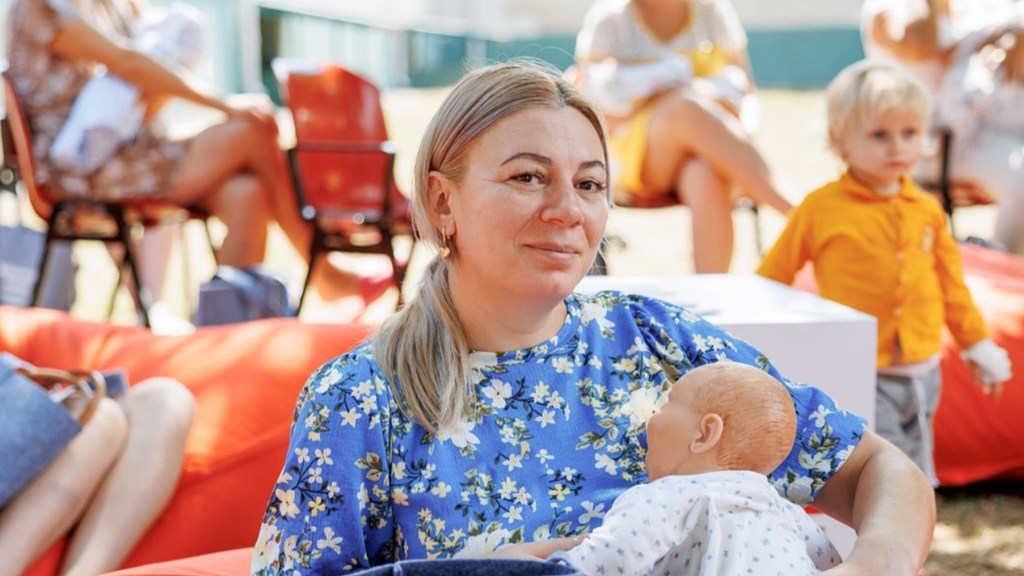 Uhamasishaji kuhusu umuhimu wa kunyonyesha mtoto maziwa ya mama wa Jamhuri ya Moldova huwawezesha wanawake na kuwalinda watoto wachanga kupitia mazungumzo ya wazi.