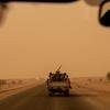 一支尼日利亚军事车队在撒哈拉沙漠进行反恐巡逻。
