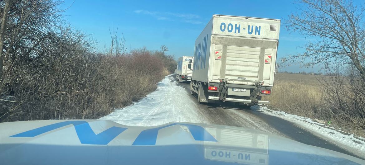Un convoi humanitaire de l'ONU transporte des fournitures médicales dans la région de Donetsk, en Ukraine, en février 2023.