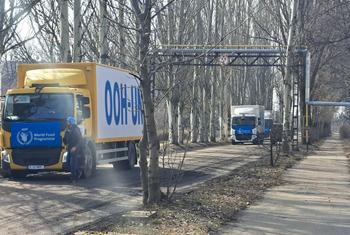Гуманитарная автоколонна ООН в городе Часов Яр Донецкой области.