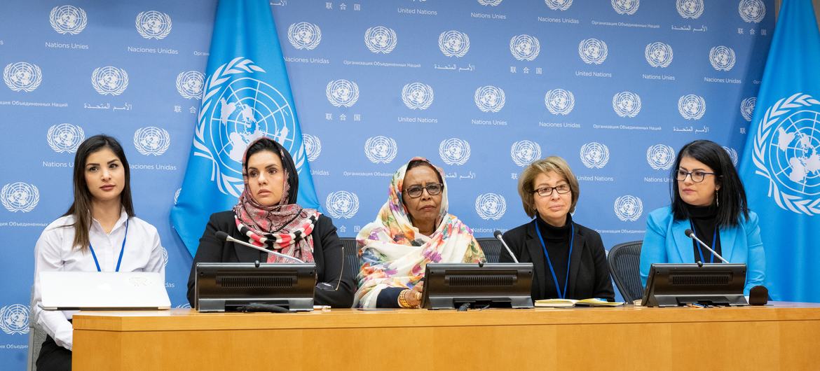 نساء عربيات من لبنان، العراق، السودان، ليبيا، فلسطين شاركن في مؤتمر صحفي في مقر الامم المتحدة في نيويورك، على هامش اجتماعات لجنة وضع المرأة.