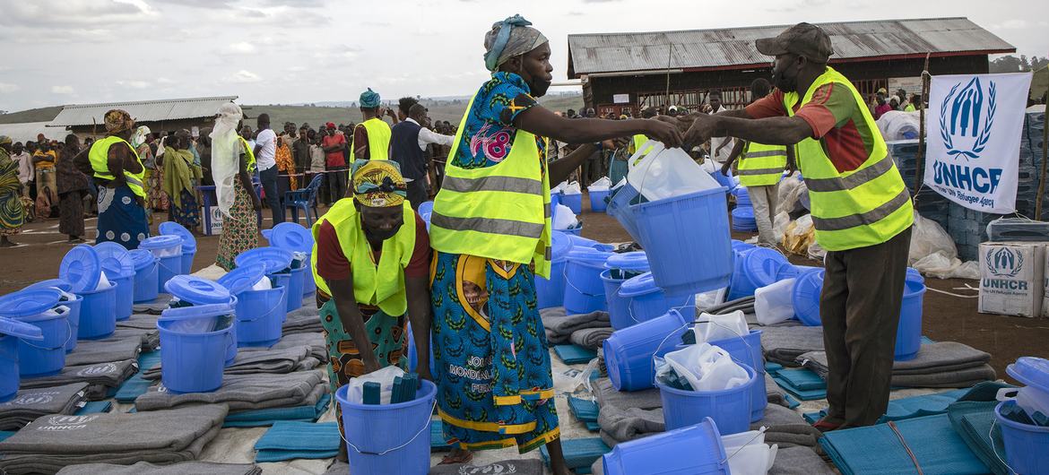 Relief items are distributed to displaced people in Plain Savo in the Democratic Republic of Congo.