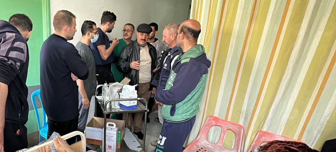 وفد من منظمة الصحة العالمية وشركائها يُكملون مهمة في مستشفى الأهلي ومستشفى الصحابة، شمال غزة، حيث أوصلوا إمدادات طبية مهمة ووقودا.