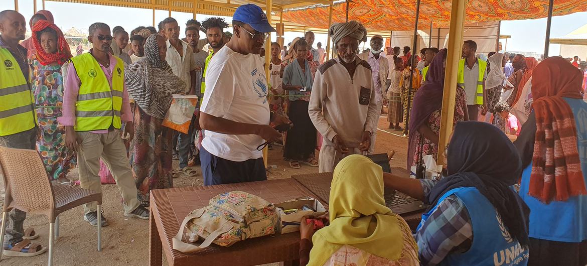 WFP staff monitor emergency food distribution at a displaced camp in Sudan.