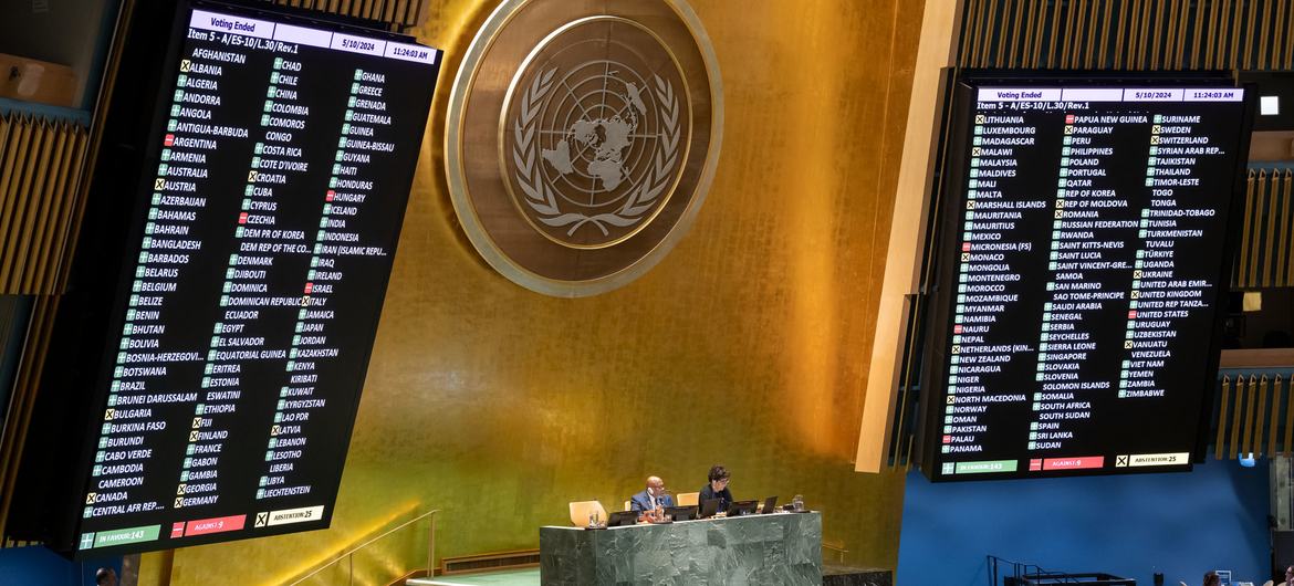 الجمعية العامة للأمم المتحدة تعتمد قرارا يدعم طلب فلسطين بالانضمام لعضوية الأمم المتحدة.