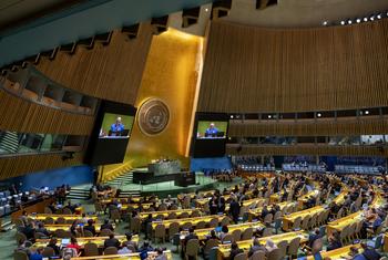 قاعة الجمعية العامة للأمم المتحدة بالمقر الرئيسي للأمم المتحدة في نيويورك.
