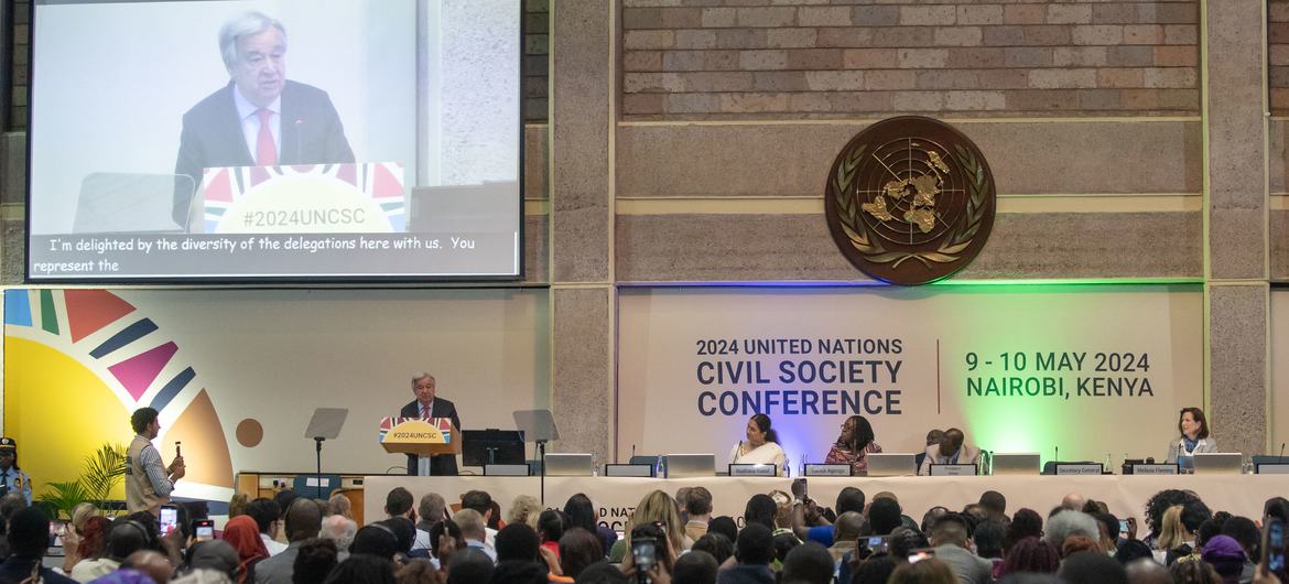 Secretary-General António Guterres (at podium) addresses the closing of the UN Civil Society Conference in Nairobi, Kenya.