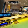 Atualmente, a Palestina tem status de Estado Observador nas Nações Unidas e senta-se no fundo do salão da Assembleia Geral.