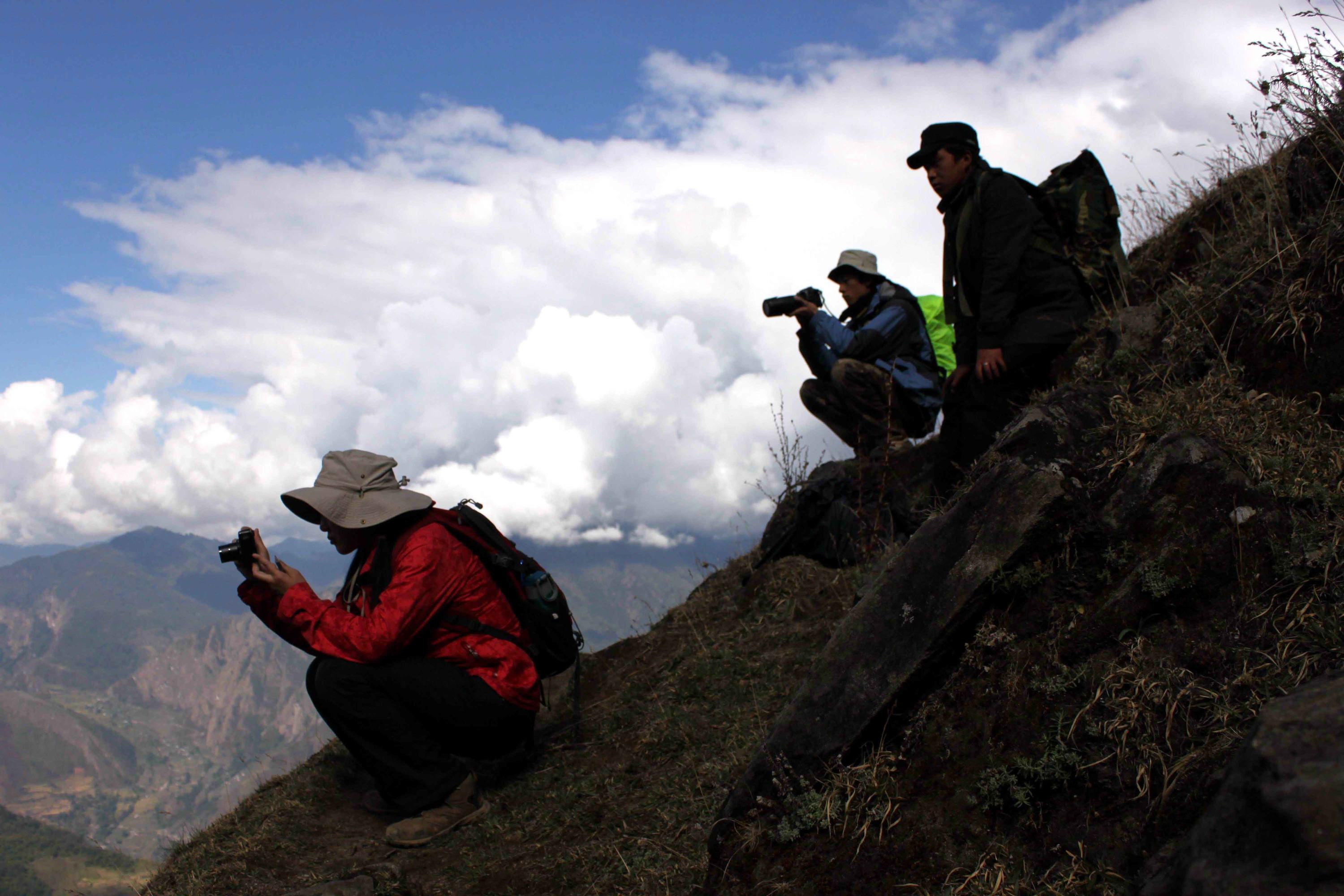 杨晓红在西藏珠穆朗玛峰国家级自然保护区调查鸟类资源。
