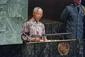 نيلسون مانديلا يخاطب الجمعية العامة للأمم المتحدة في أيلول/سبتمبر 2004.