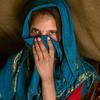Atualmente, as mulheres do Afeganistão enfrentam várias restrições. Esta mulher de 24 anos perdeu o pai em um terremoto.
