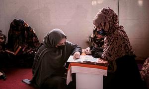 En Afghanistan, les filles et les femmes n'ont pas accès à l'enseignement secondaire depuis la prise du pouvoir par les Talibans.