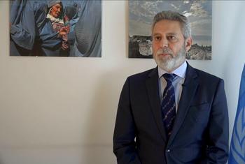 المنسق المقيم ومنسق الأمم المتحدة للشؤون الإنسانية في الأرض الفلسطينية المحتلة، مهند هادي أثناء لقائه بالصحفيين في بروكسل.