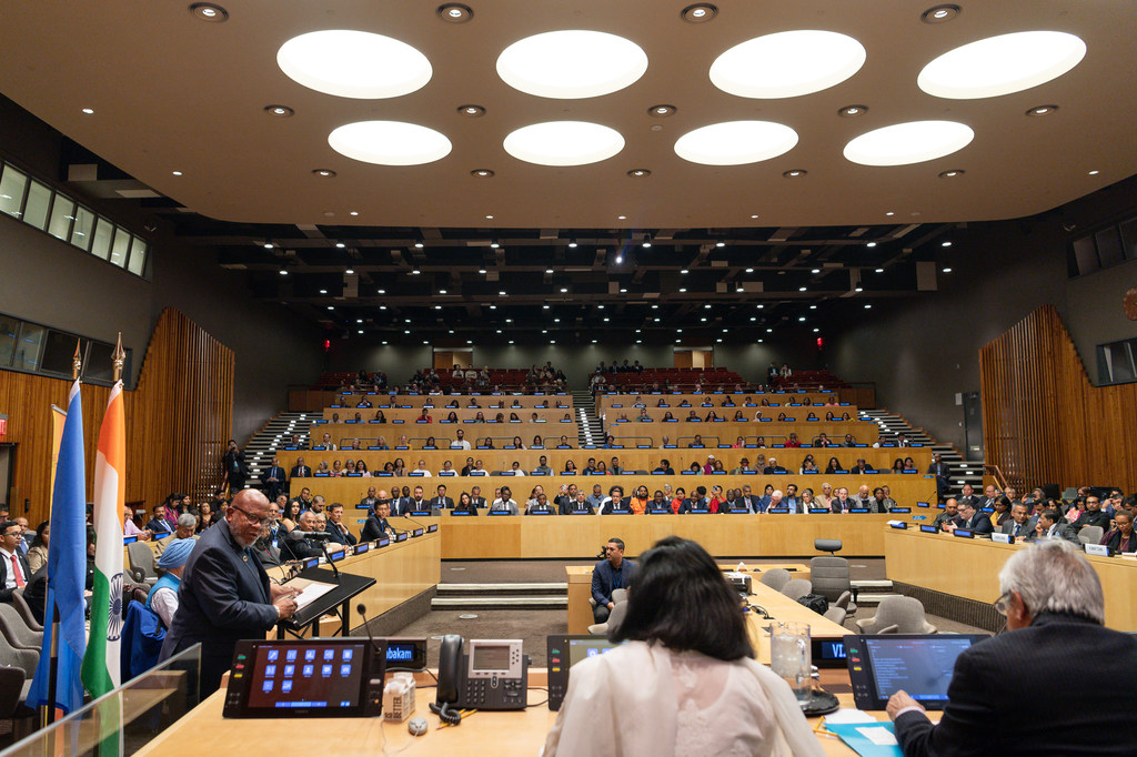 यूएन महासभा के 78वें सत्र के लिए अध्यक्ष डेनिस फ़्रांसिस ने सम्मेलन को सम्बोधित किया.