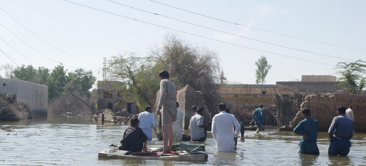 据国际劳工组织称，2022年的洪水加剧了巴基斯坦的经济动荡。
