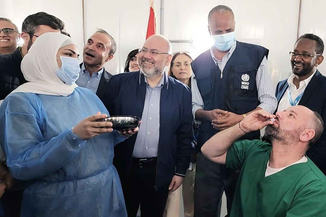 黎巴嫩卫生工作者获得口服霍乱疫苗。