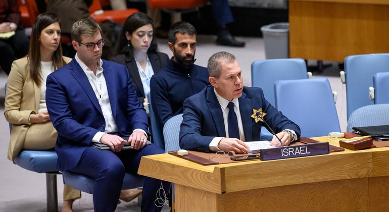 جلعاد إردان الممثل الدائم لإسرائيل لدى الأمم المتحدة، يتحدث أمام مجلس الأمن الدولي.