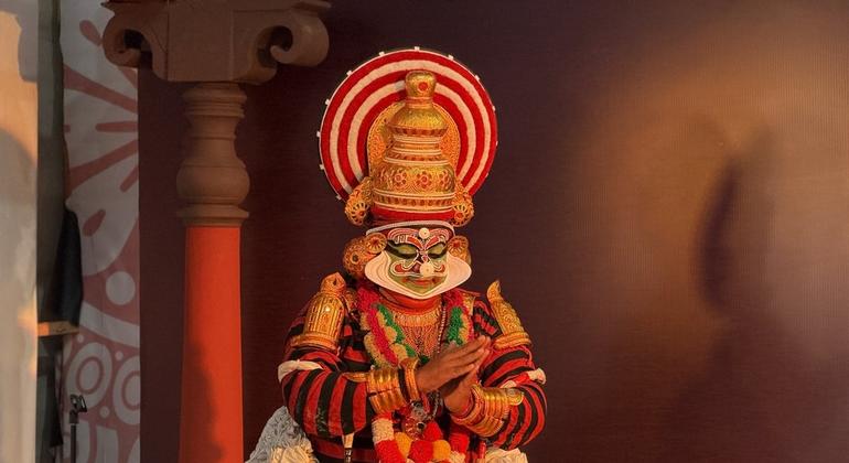 भारत की शास्त्रीय नृत्य-नाटक परम्परा, कत्थकली, अपने रंगमंचीय अभिनय और भावपूर्ण अभिव्यक्तियों से ICH सम्मेलन के दौरान दर्शकों को मंत्रमुग्ध करती हुई.