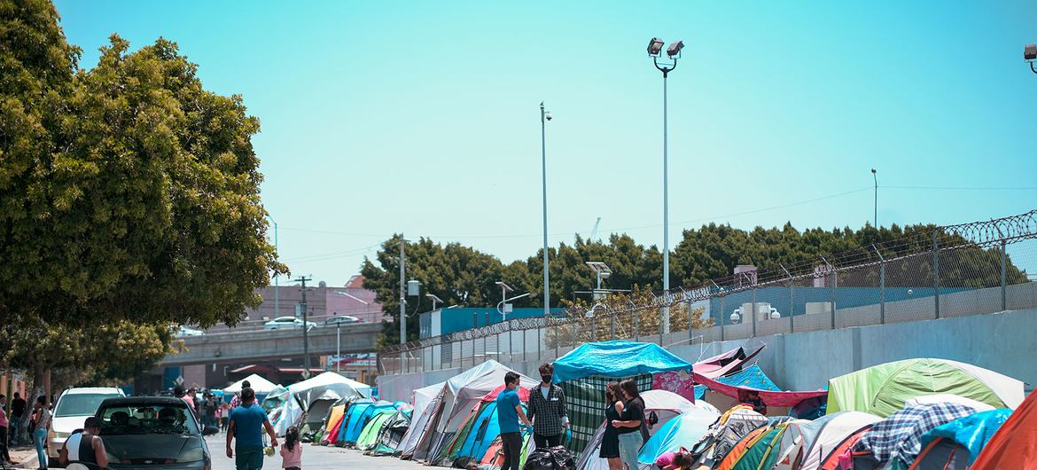 El paso fronterizo peatonal PedWest en Tijuana, México.