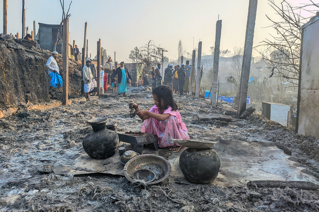 孟加拉国罗兴亚难民营发生火灾，导致 5000 多人失去家园，其中包括 3500 名儿童。