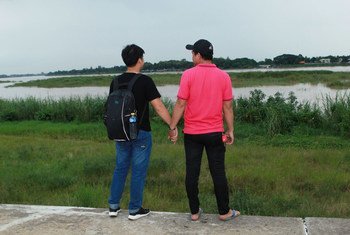  Um relator independente de direitos humanos da ONU* disse, nesta na sexta-feira, que o Camboja está prestes a avançar para a plena integração social de gays, lésbicas, bissexuais e transgêneros, Lgbt.