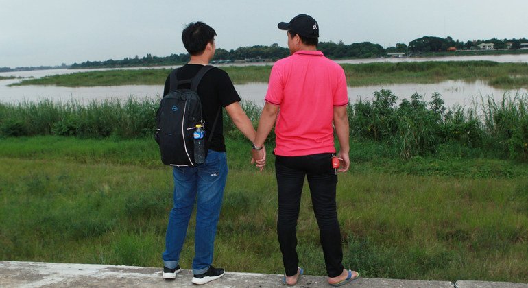  Um relator independente de direitos humanos da ONU* disse, nesta na sexta-feira, que o Camboja está prestes a avançar para a plena integração social de gays, lésbicas, bissexuais e transgêneros, Lgbt.