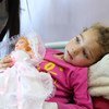 شام کے شہر الیپو کے ہسپتال میں کینسر میں مبتلا ایک زیرعلاج بچی۔
