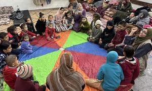 بدعم من المساعدات الإنسانية للاتحاد الأوروبي، تواصل اليونيسف وشركاؤها تنفيذ أنشطة الصحة العقلية والدعم النفسي الاجتماعي  للأطفال من المجتمعات النازحة في رفح، جنوب قطاع غزة.
