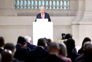 Глава ООН Антониу Гутерриш на саммите в Париже.