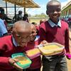 Watoto wakifurahia chakula cha mchana katika shule ya Salama iliyo karibu na mtaa wa mabanda wa Mathare jijini Nairobi Kenya. (Maktaba)