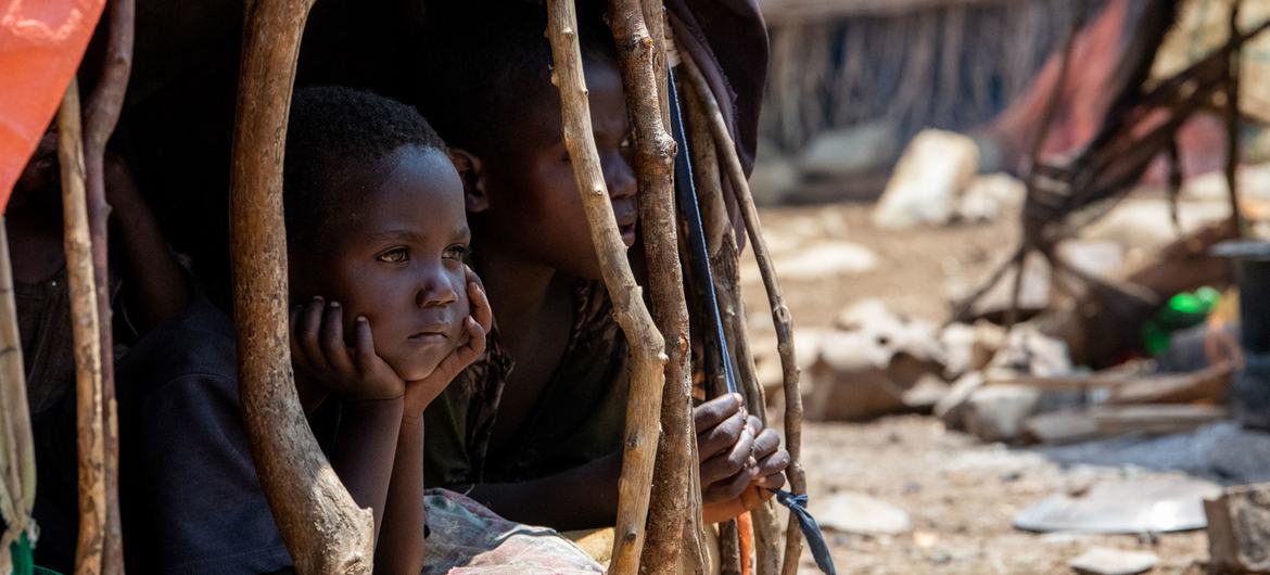 Na Somália, cerca de 3,8 milhões são deslocados internos e 1,8 milhão de crianças estão gravemente desnutridas