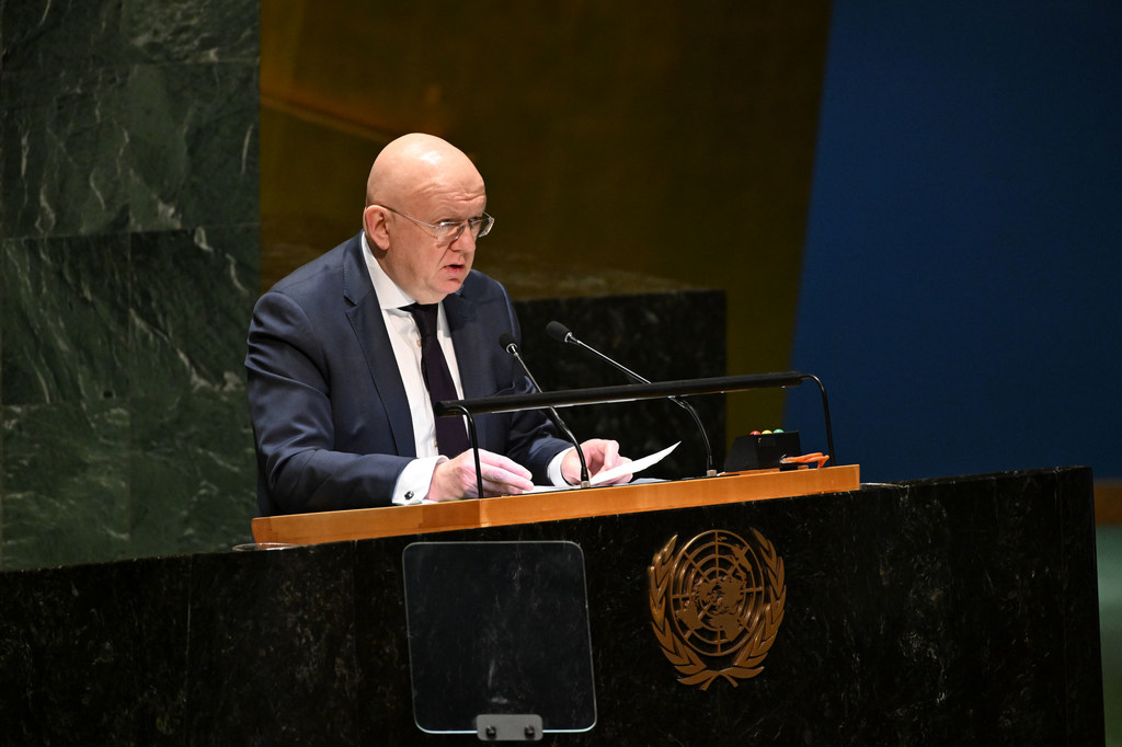 Посол Российской Федерации Василий Небензя выступает на пленарном заседании Генеральной Ассамблеи ООН , посвященном применению права вето в отношении ситуации в Корейской Народной Демократической Республике.
