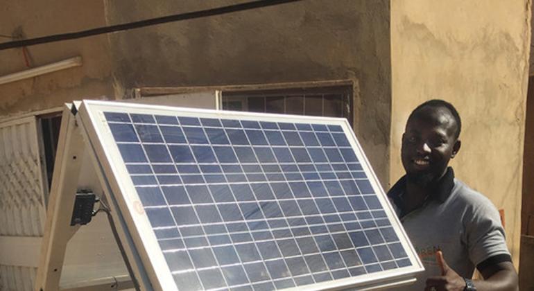 Ce chariot solaire mobile a été conçu et construit par IPREN, avec l'appui de l'OIM, pour aider à prévenir la migration en fournissant un chariot qui garde les produits au frais, permettant ainsi aux jeunes de générer des revenus localement au Niger. 