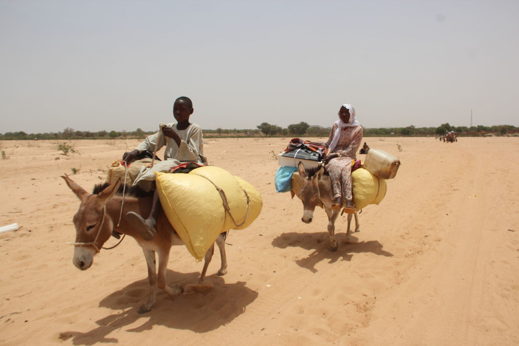 Alors que le conflit s'intensifie au Soudan, des réfugiés arrivent dans le village tchadien de Koufroun, situé à la frontière entre le Tchad et le Soudan.