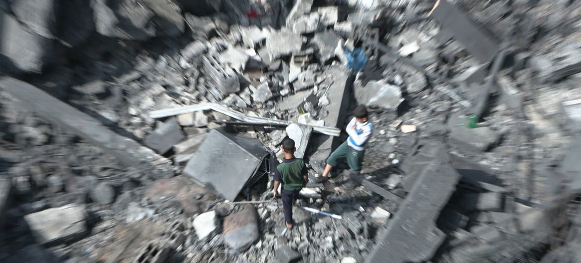 تدمير مبان في غزة نتيجة القصف الجوي الإسرائيلي.