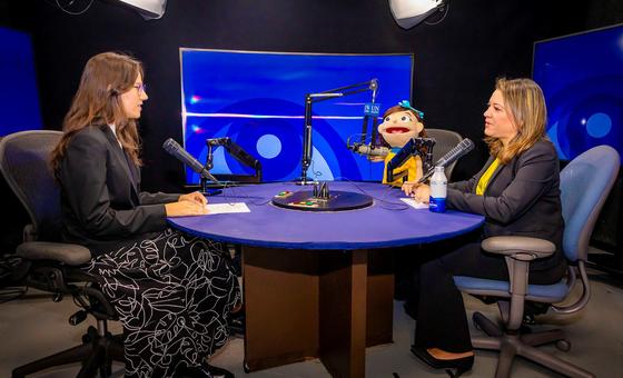 Lula, protagonista del programa infantil La Casa de Lula y Alexandra Posada de Samour, Gerente de Proyectos y Cooperación del De Lula, protagonista del programa infantil La Casa de Lula y Alexandra Posada de Samour, Gerente de Proyectos y Cooperación del De