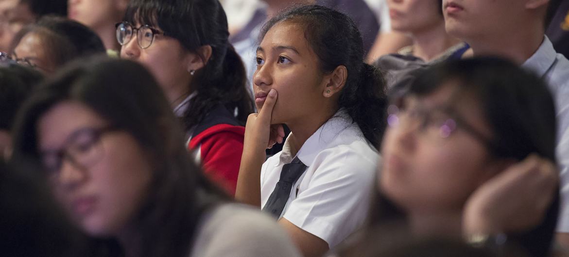  Estudo recomenda investir na educação de jovens, especialmente meninas, para colher resultados positivos para a saúde das mulheres