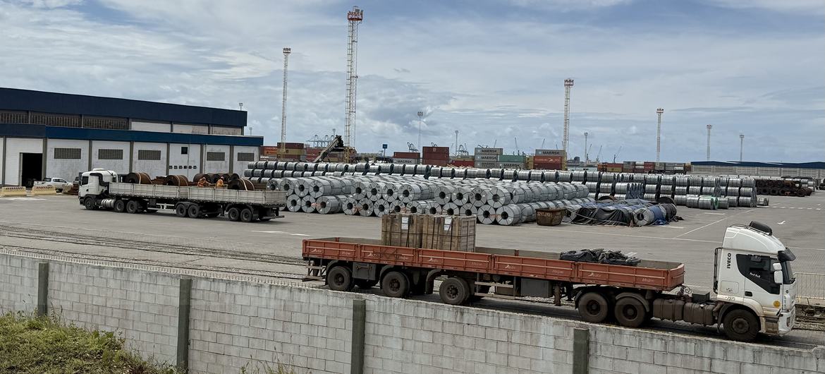 O projeto financia infraestrutura crítica do Complexo Industrial e Portuário do Pecém para permitir o investimento privado na produção de hidrogênio limpo e derivados. O projeto financia infraestrutura crítica do Complexo Industrial e Portuário do Pecém para permitir o investimento privado na produção de hidrogênio limpo e derivados.