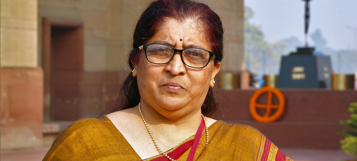 Varsha Deshpande est une militante des droits des femmes avec plus de 35 ans d’expérience dans le travail sur la violence sexiste, la discrimination et le genre.